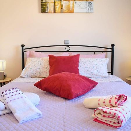 Cozy Flat On The Main Square, 10Min To The Sea Villa Kalamata Bagian luar foto