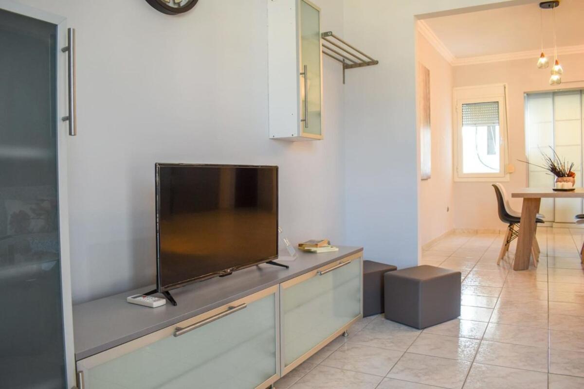 Cozy Flat On The Main Square, 10Min To The Sea Villa Kalamata Bagian luar foto