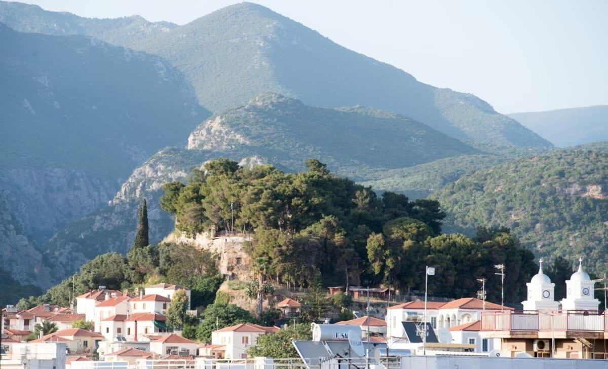 Cozy Flat On The Main Square, 10Min To The Sea Villa Kalamata Bagian luar foto