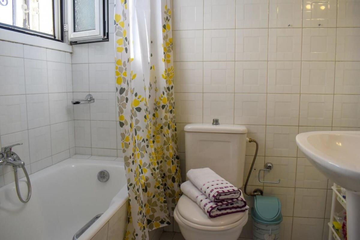 Cozy Flat On The Main Square, 10Min To The Sea Villa Kalamata Bagian luar foto