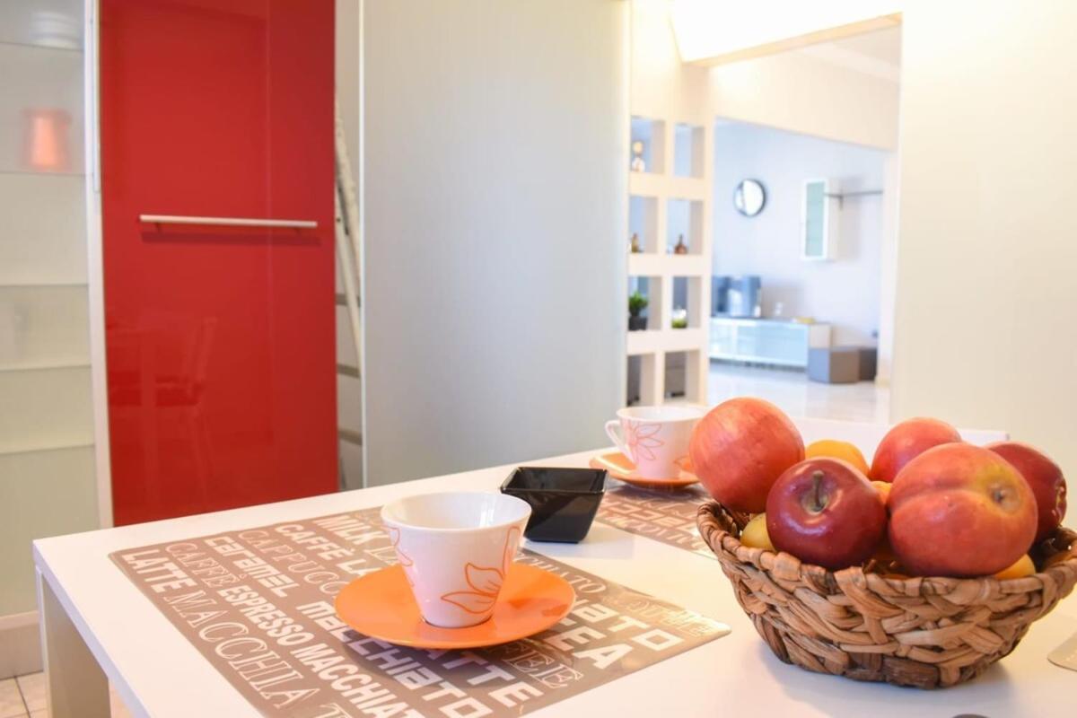 Cozy Flat On The Main Square, 10Min To The Sea Villa Kalamata Bagian luar foto