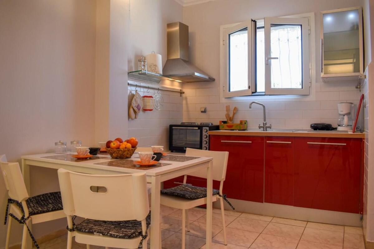 Cozy Flat On The Main Square, 10Min To The Sea Villa Kalamata Bagian luar foto