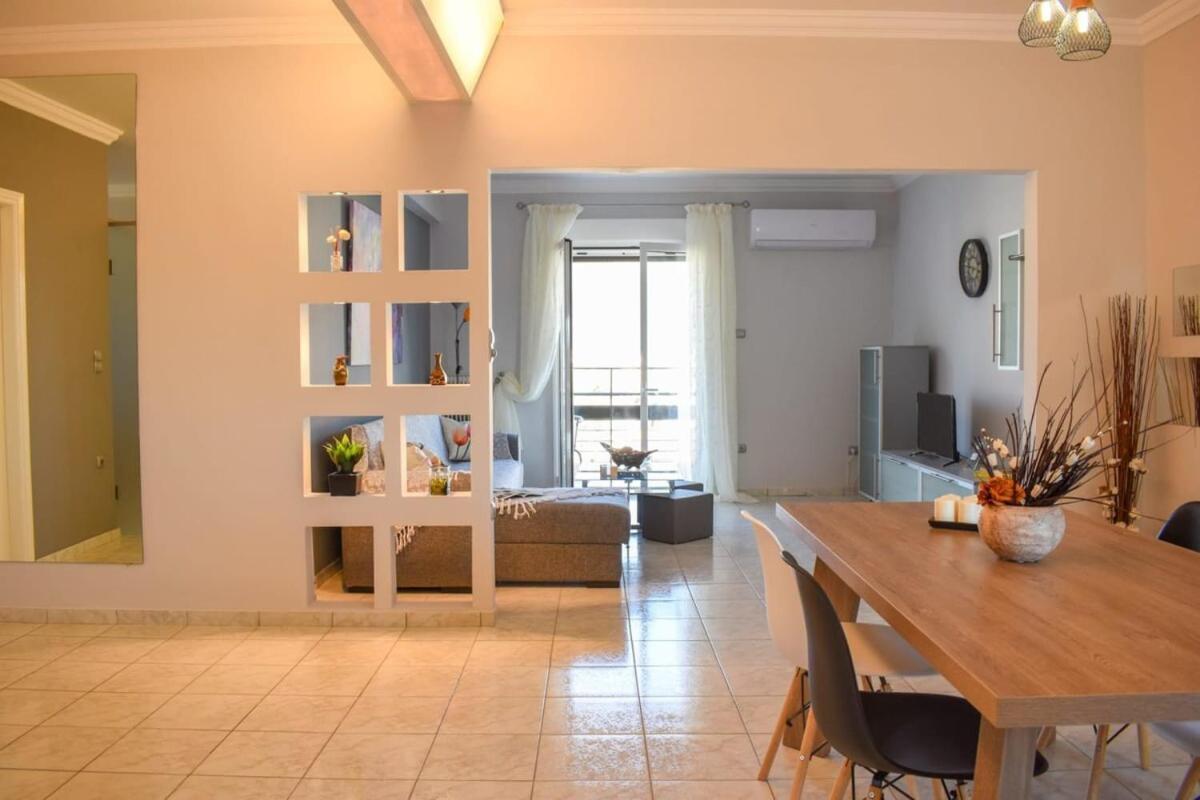 Cozy Flat On The Main Square, 10Min To The Sea Villa Kalamata Bagian luar foto