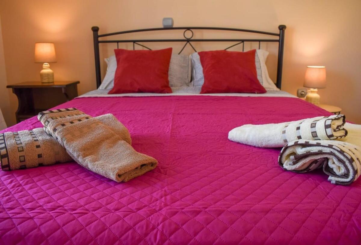 Cozy Flat On The Main Square, 10Min To The Sea Villa Kalamata Bagian luar foto