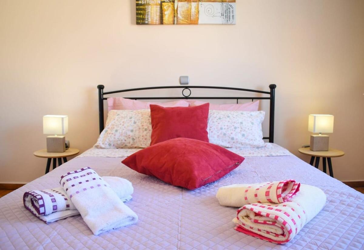 Cozy Flat On The Main Square, 10Min To The Sea Villa Kalamata Bagian luar foto