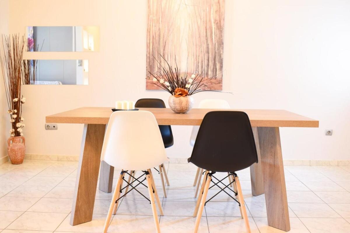 Cozy Flat On The Main Square, 10Min To The Sea Villa Kalamata Bagian luar foto