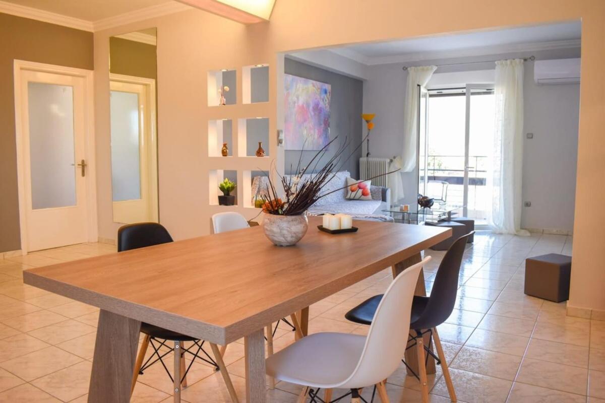 Cozy Flat On The Main Square, 10Min To The Sea Villa Kalamata Bagian luar foto