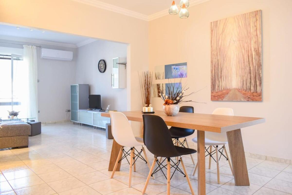 Cozy Flat On The Main Square, 10Min To The Sea Villa Kalamata Bagian luar foto