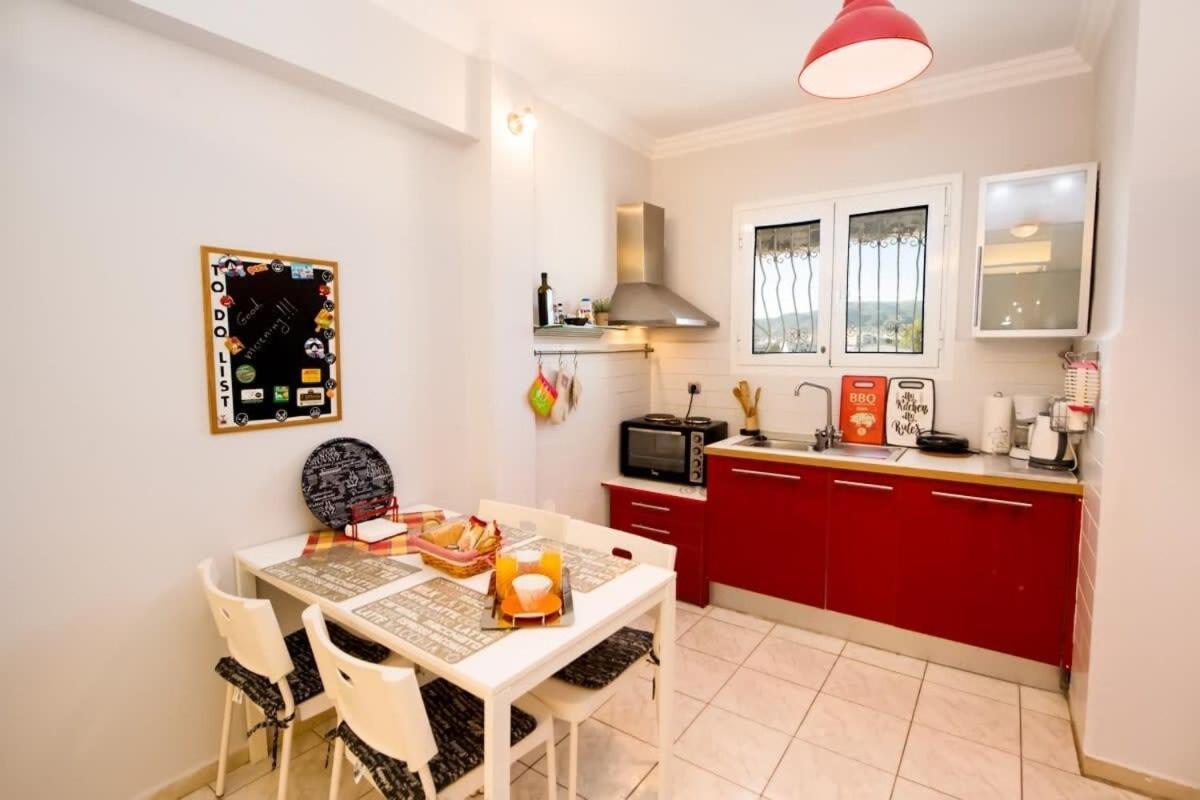 Cozy Flat On The Main Square, 10Min To The Sea Villa Kalamata Bagian luar foto