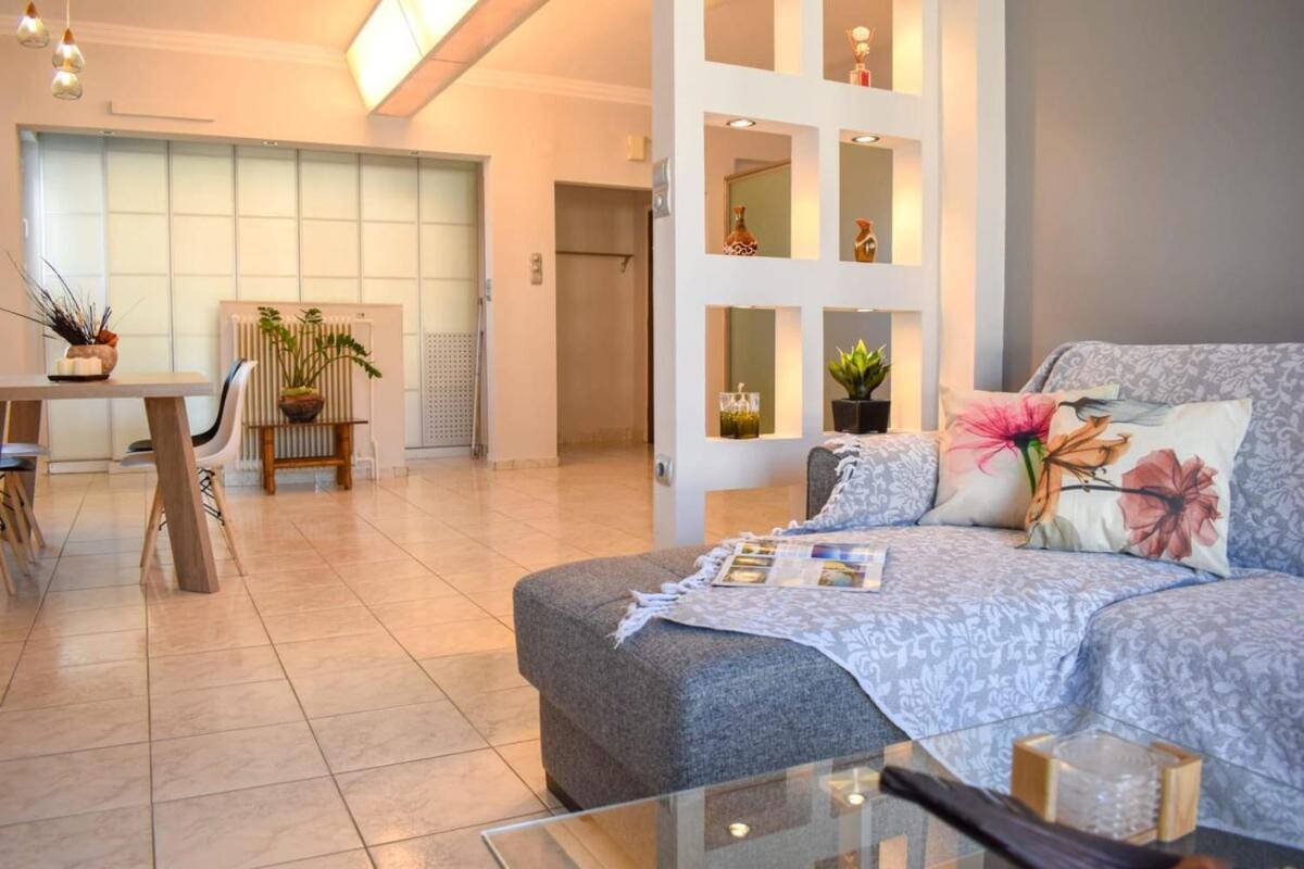 Cozy Flat On The Main Square, 10Min To The Sea Villa Kalamata Bagian luar foto