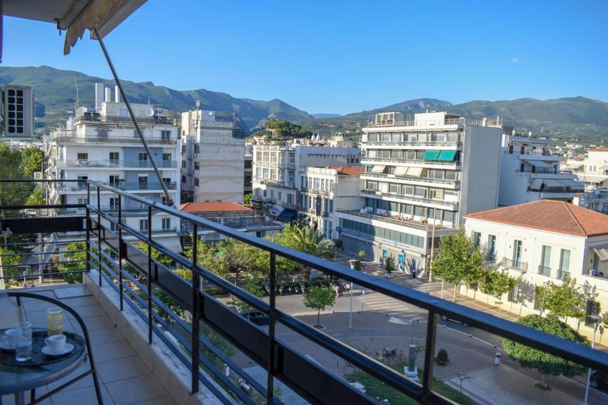 Cozy Flat On The Main Square, 10Min To The Sea Villa Kalamata Bagian luar foto
