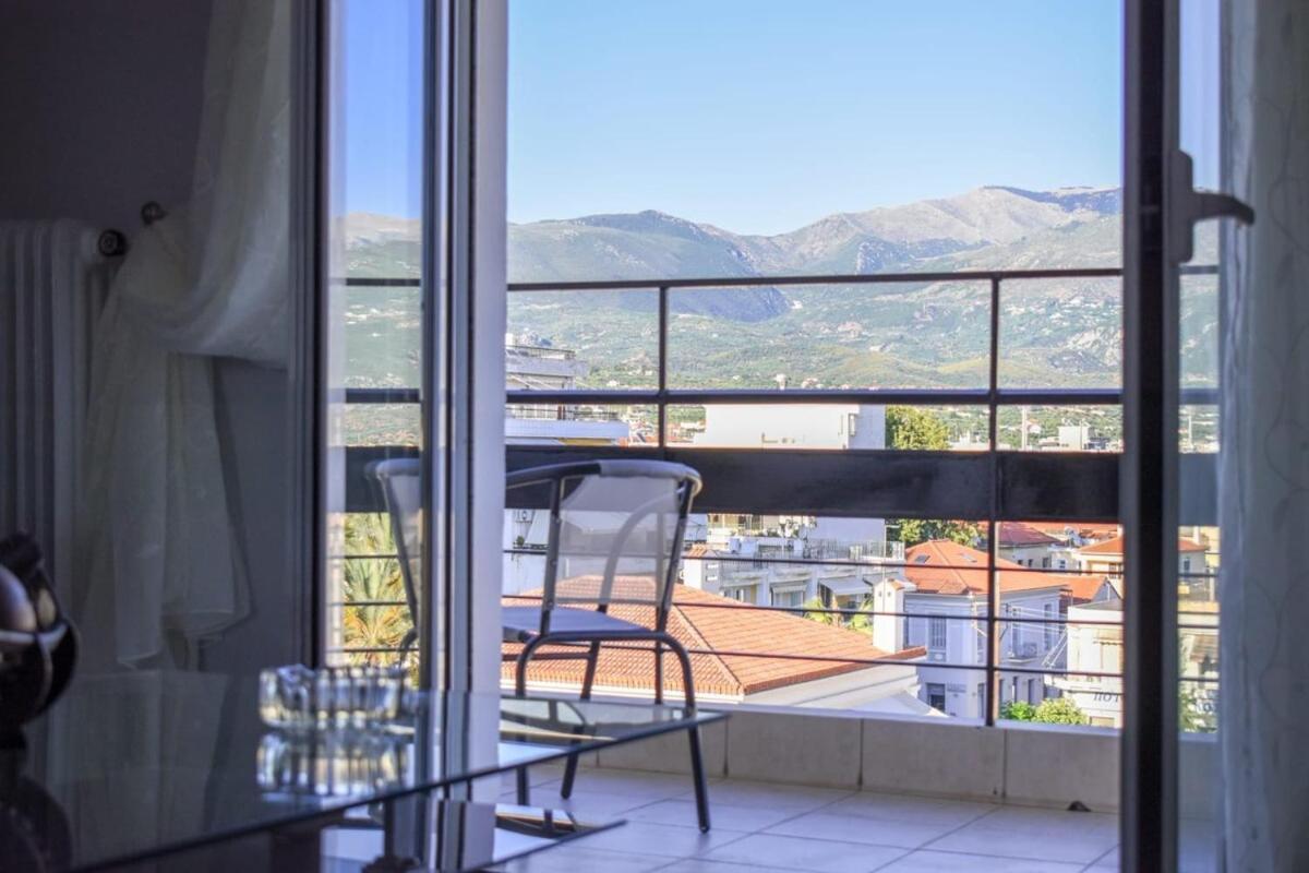 Cozy Flat On The Main Square, 10Min To The Sea Villa Kalamata Bagian luar foto